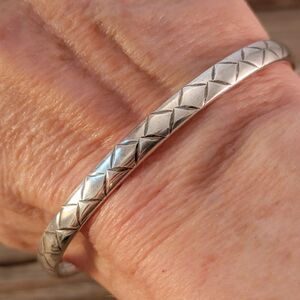 Twist On Organic Diamond Pattern Oval Sterling Silver Bangle Bracelet